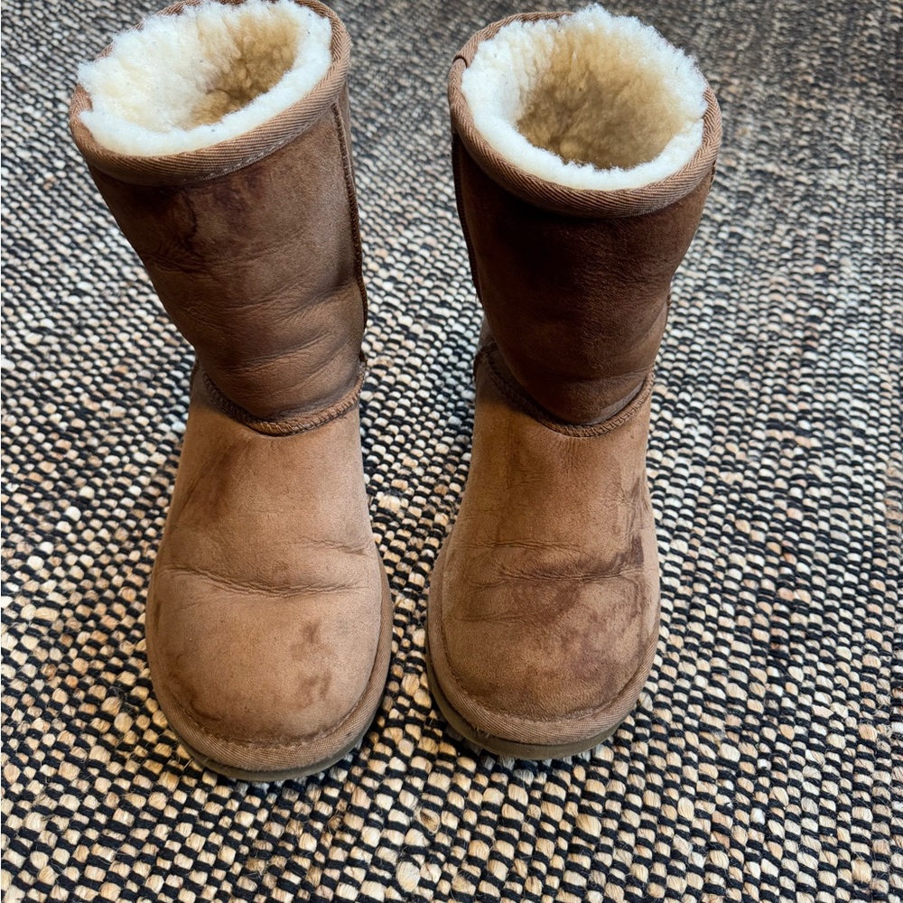UGG Short Shearling Boots EUC US Size 6 EUR 37